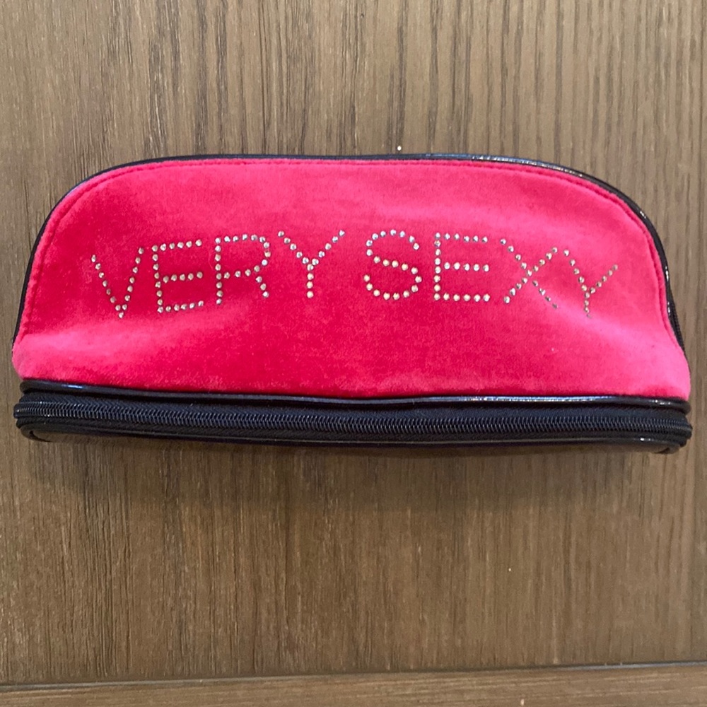 NWT Victoria’s Secret cosmetic travel case